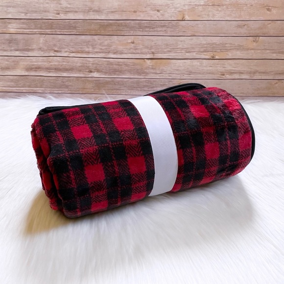 UGG Red And Black Plaid Duffield Throw - Picture 5 of 6